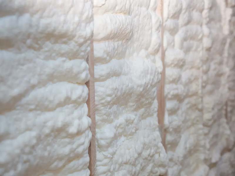 Featured image for “Spray Foam Roofing Guide ( 5 Dos & Don’Ts)”