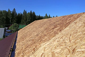 Close image of roof sheathing on a home without shingles