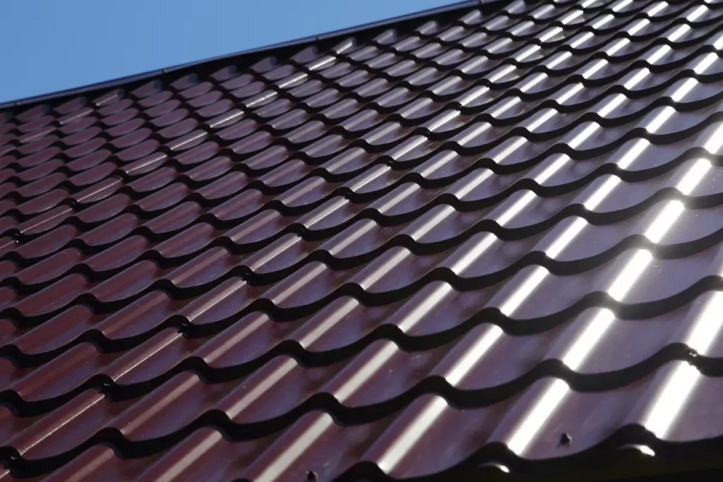 metal roof that looks like shingles