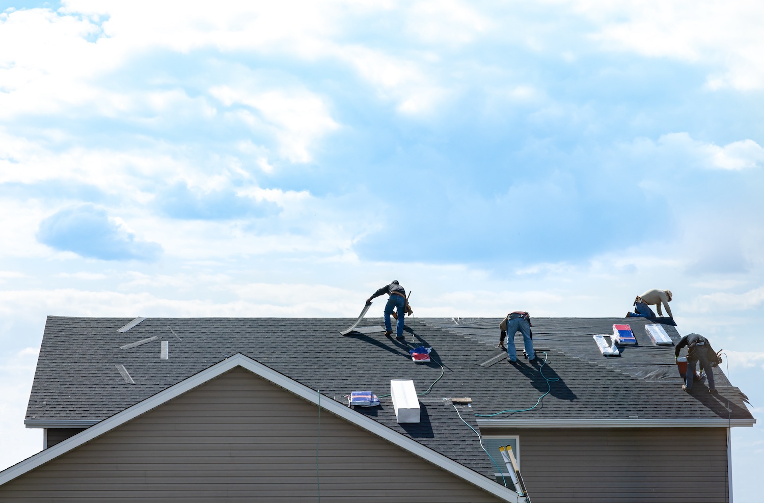 new hanover county roofing workers