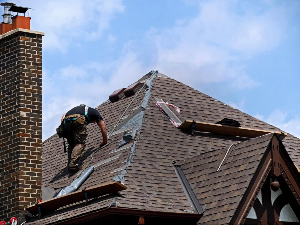 contractor replacing roof for reasonable cost